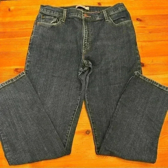 Levi’s RELAXED BOOT CUT
550™ Jeans 14 medium - Picture 1 of 7